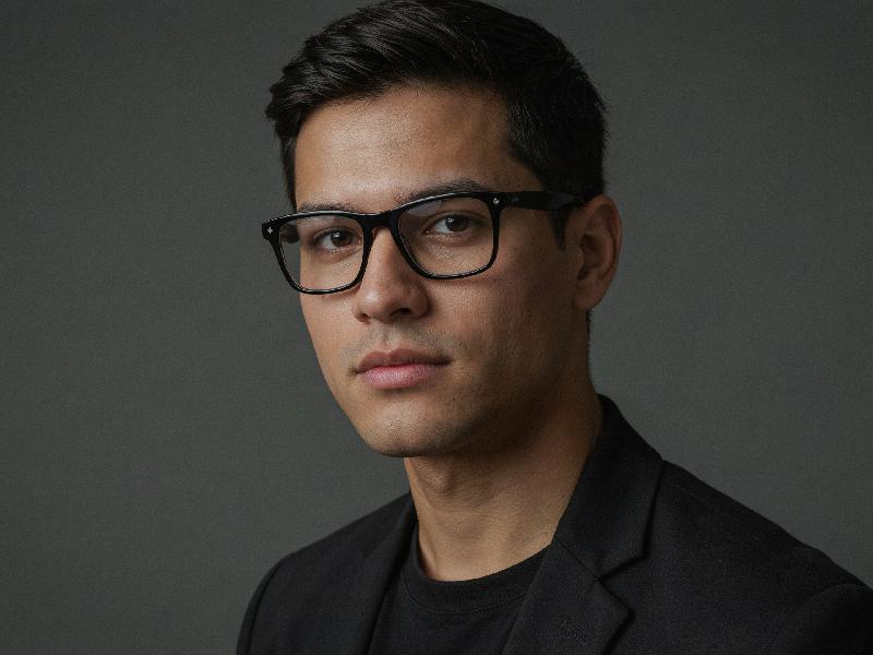 Monturas oftálmicas 3 Monturas de gafas para hombre en Impacto Óptica Medellín